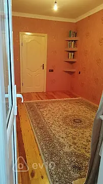 Satılır 4 otaqlı köhnə tikili 120 m²