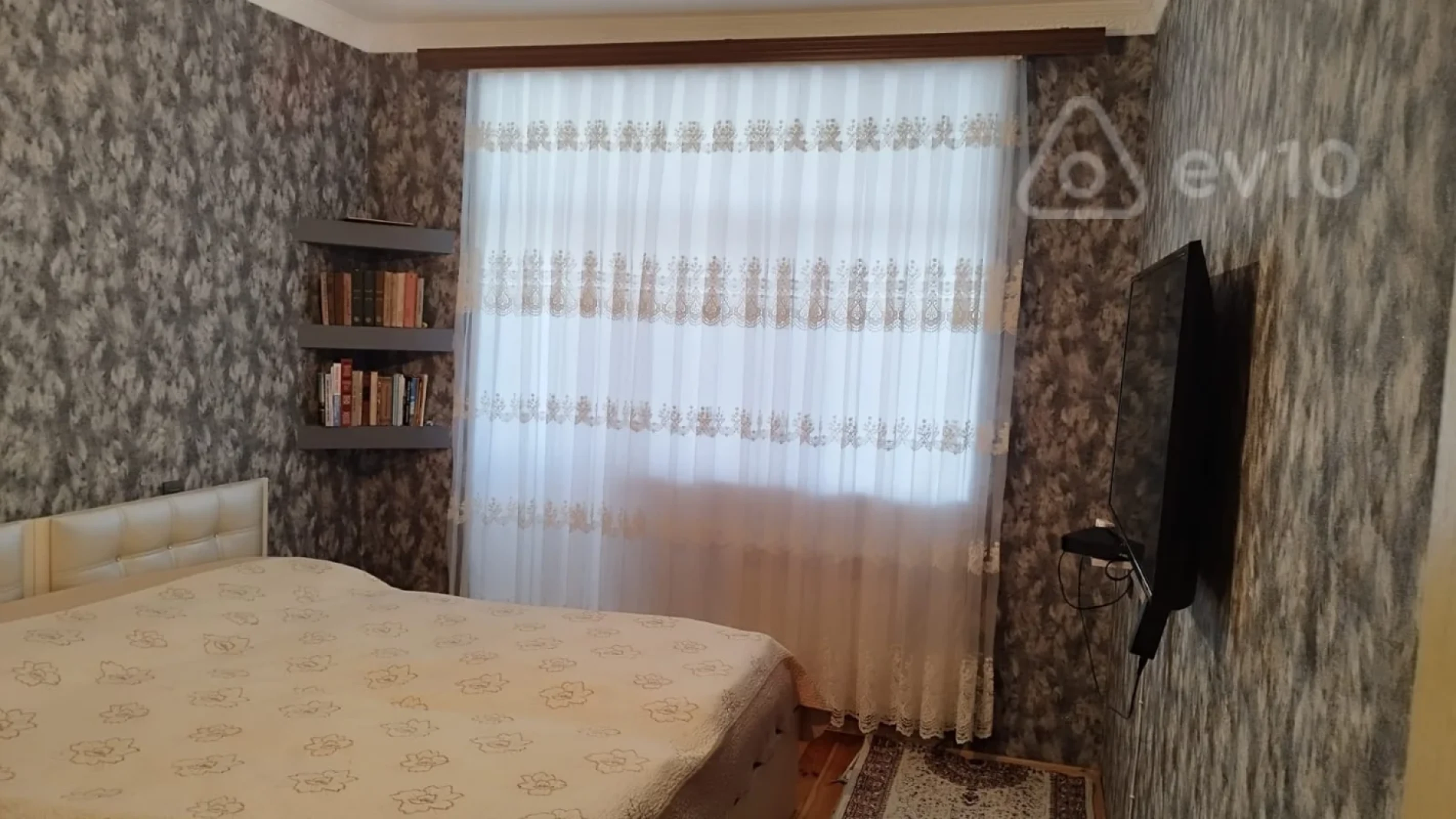 Satılır 4 otaqlı köhnə tikili 120 m²