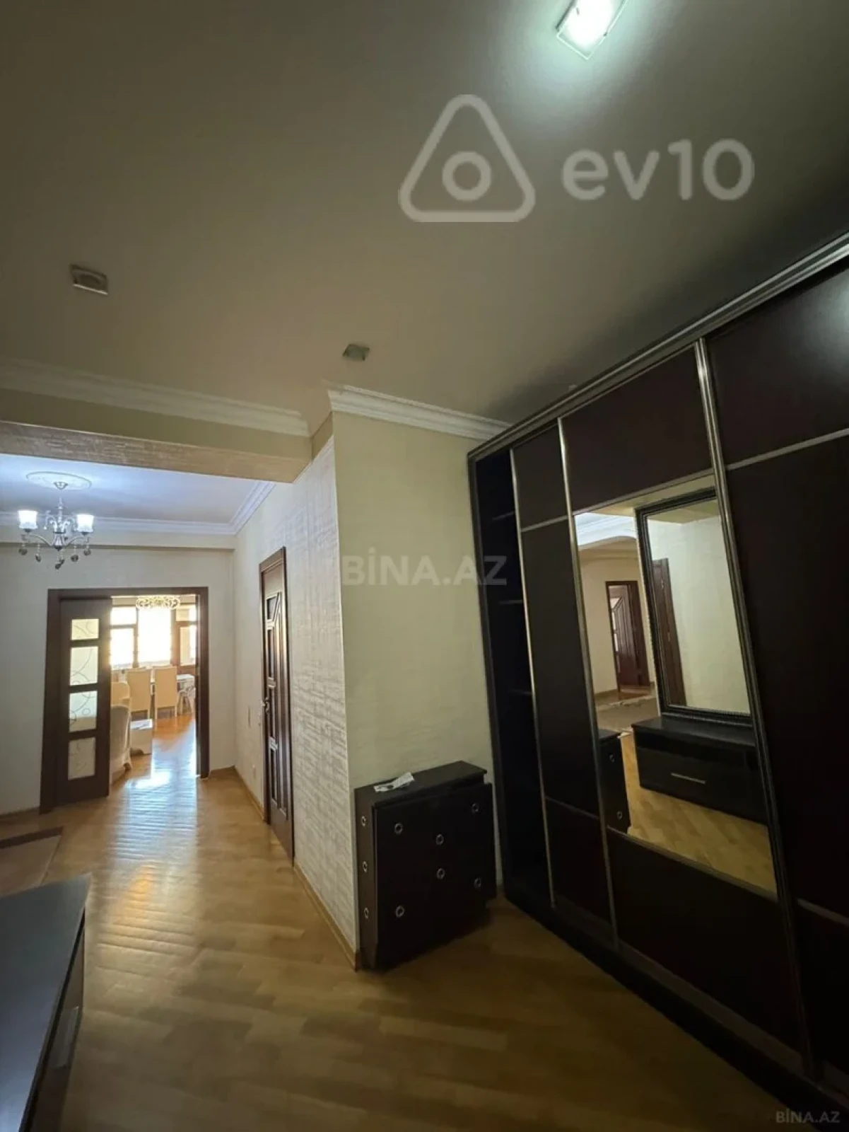 Kirayə verilir 4 otaqlı yeni tikili 175 m²
