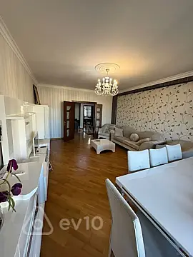 Kirayə verilir 4 otaqlı yeni tikili 175 m²