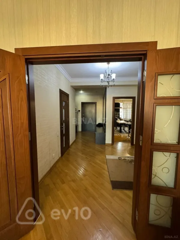 Kirayə verilir 4 otaqlı yeni tikili 175 m²