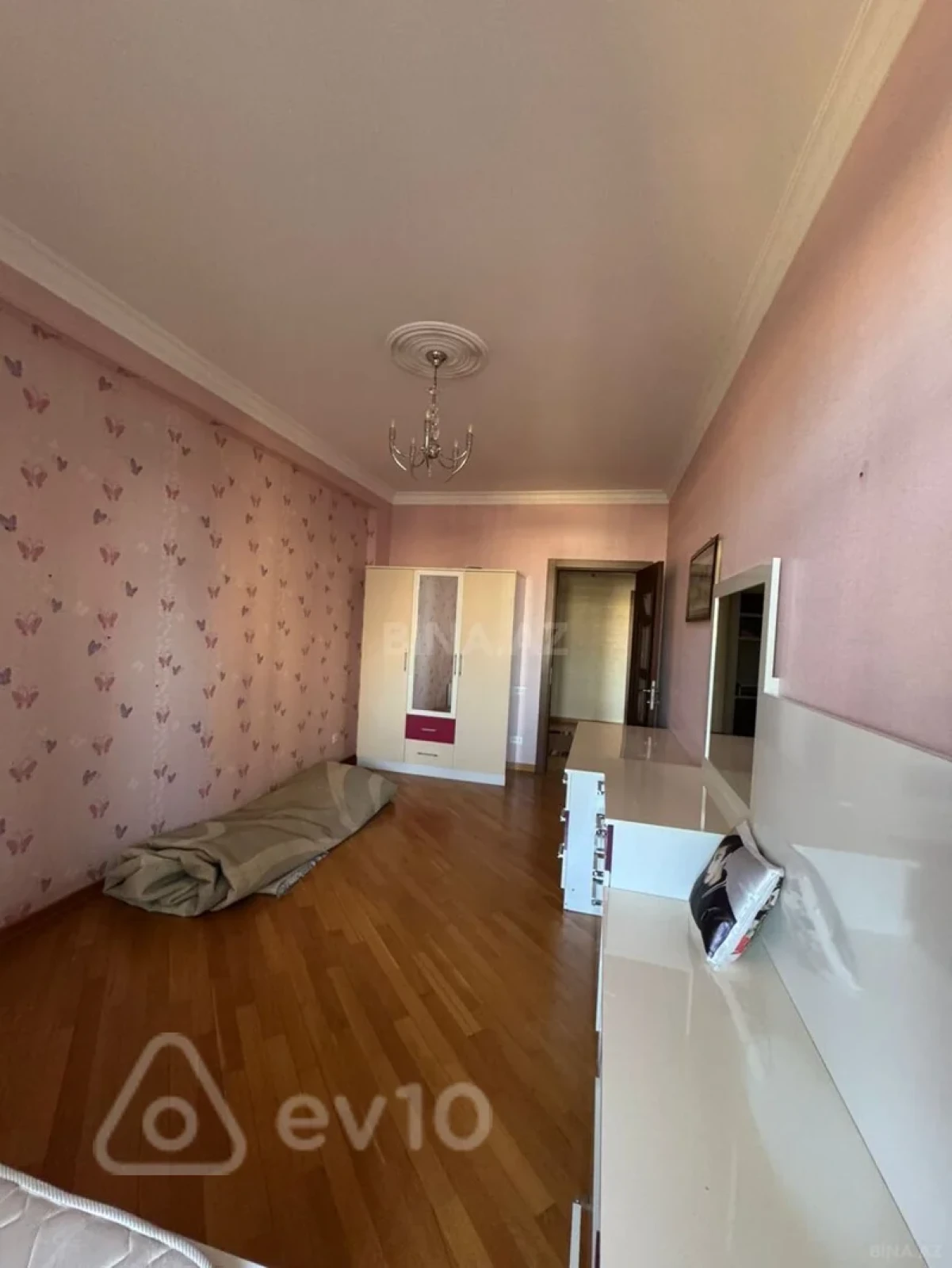 Kirayə verilir 4 otaqlı yeni tikili 175 m²