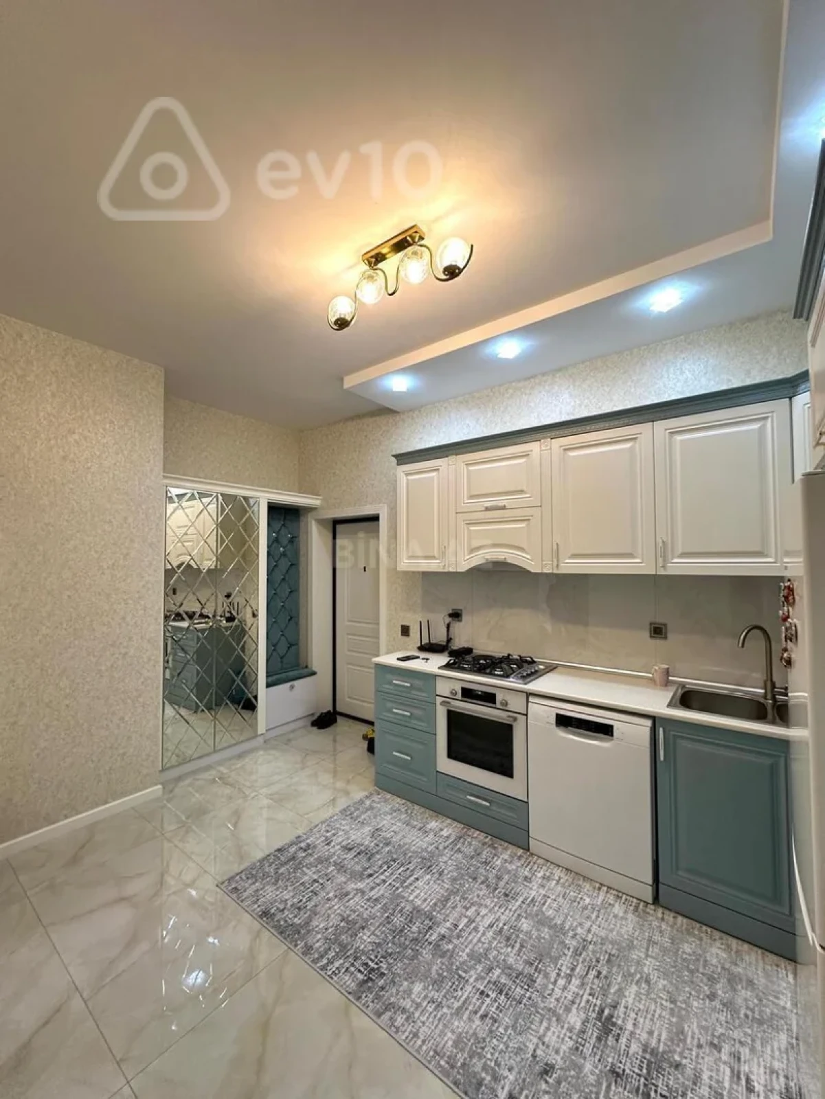 Kirayə verilir 2 otaqlı yeni tikili 58 m²