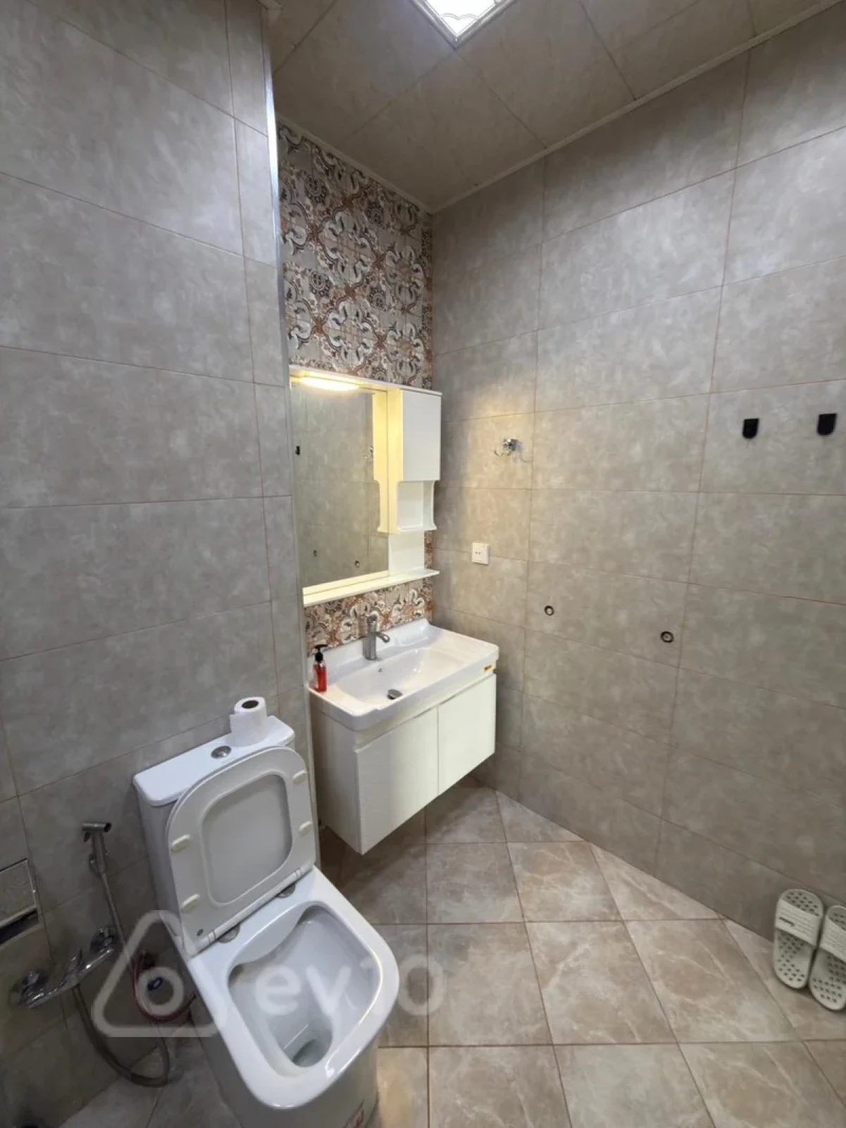 Kirayə verilir 2 otaqlı yeni tikili 73 m²