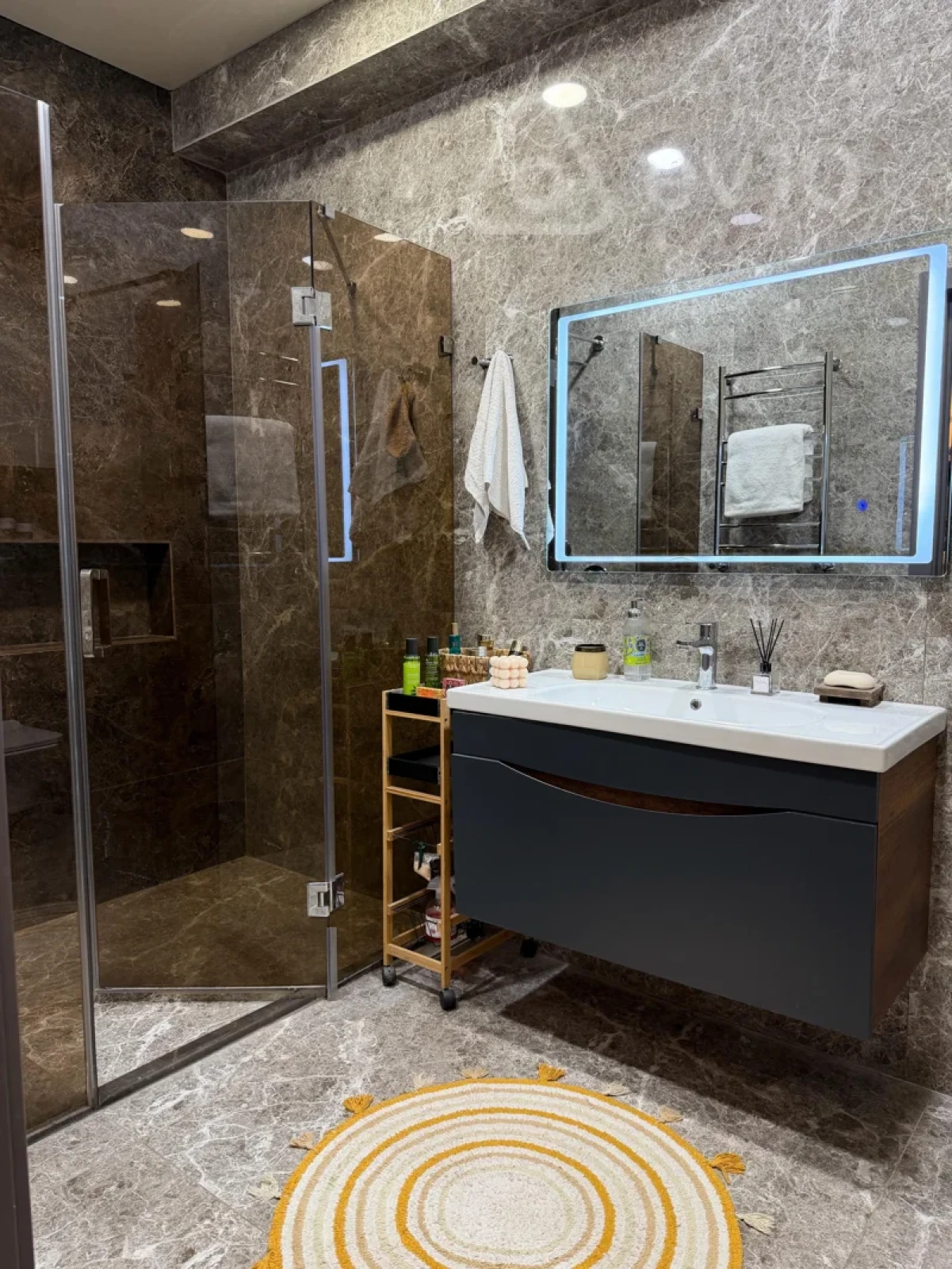 Kirayə verilir 3 otaqlı yeni tikili 126 m²