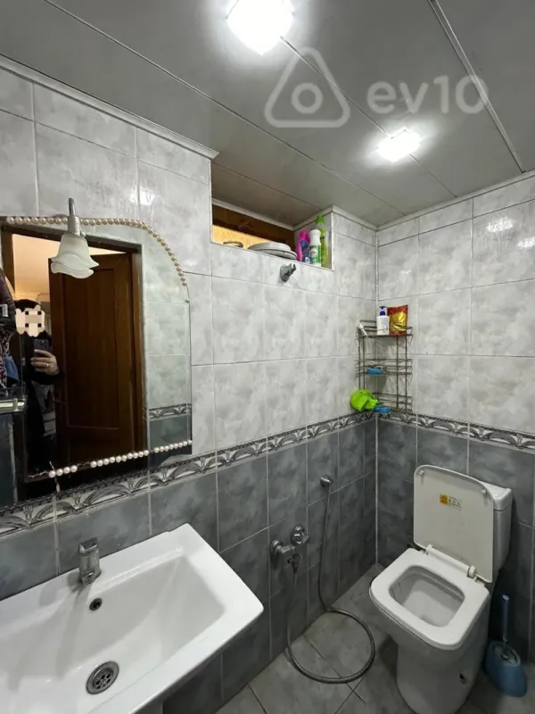 Kirayə verilir 8 otaqlı həyət evi 310 m²