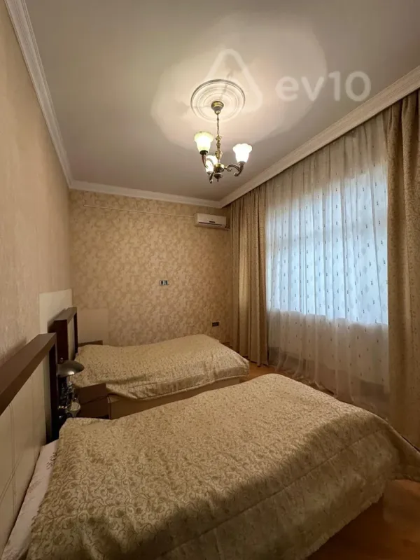 Kirayə verilir 8 otaqlı həyət evi 310 m²