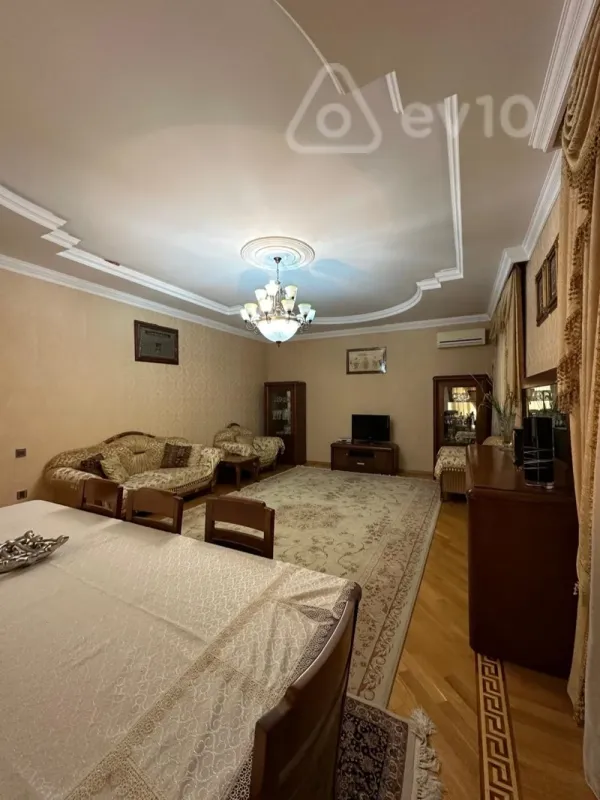 Kirayə verilir 8 otaqlı həyət evi 310 m²