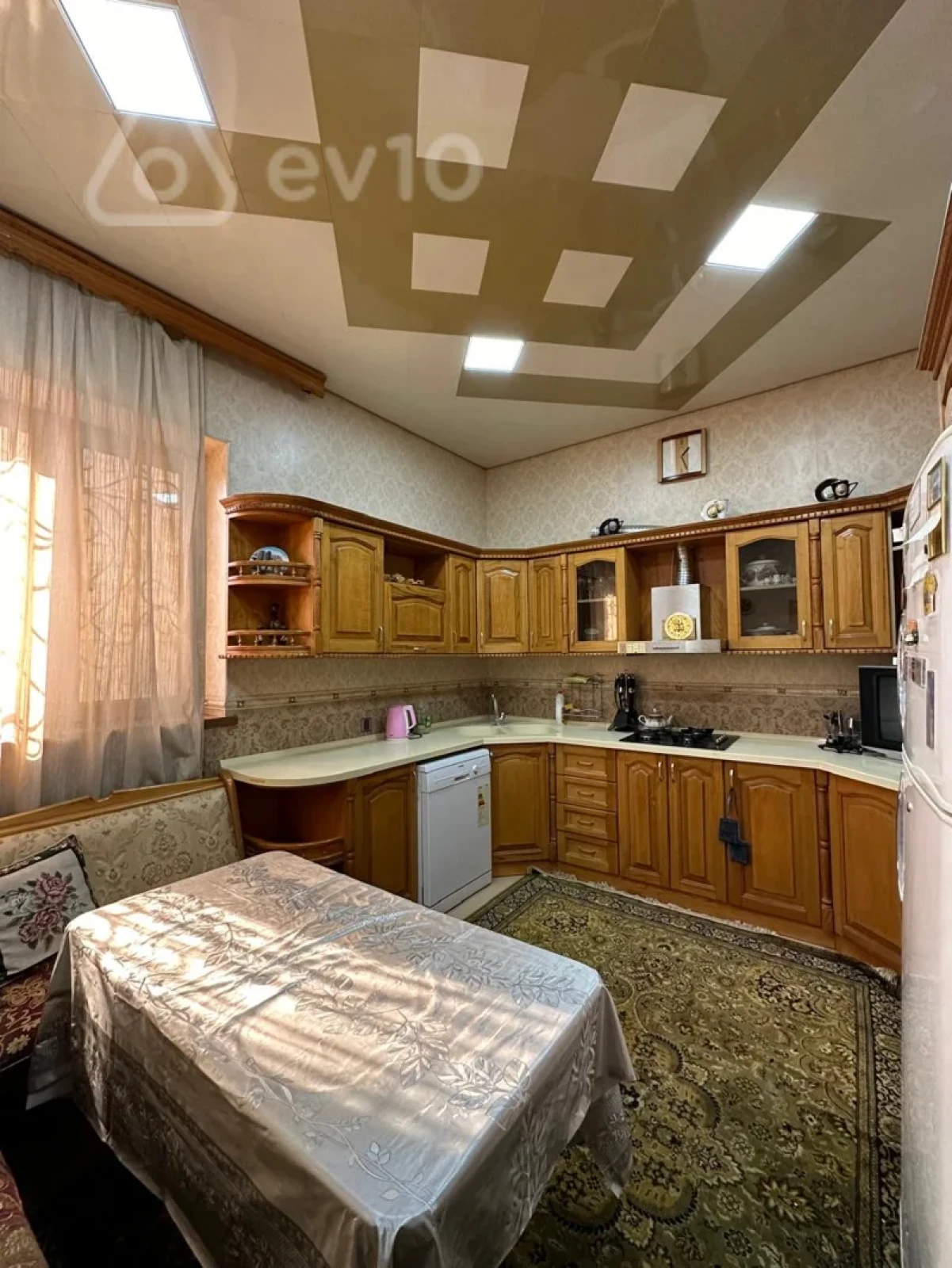 Kirayə verilir 8 otaqlı həyət evi 310 m²