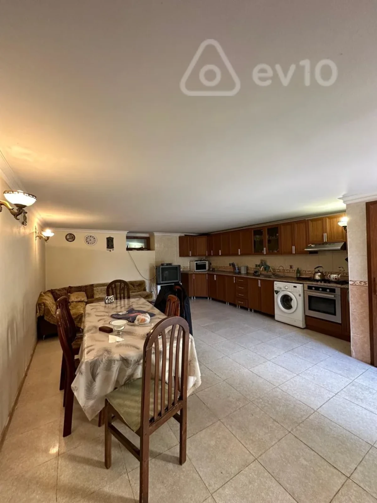 Kirayə verilir 8 otaqlı həyət evi 310 m²