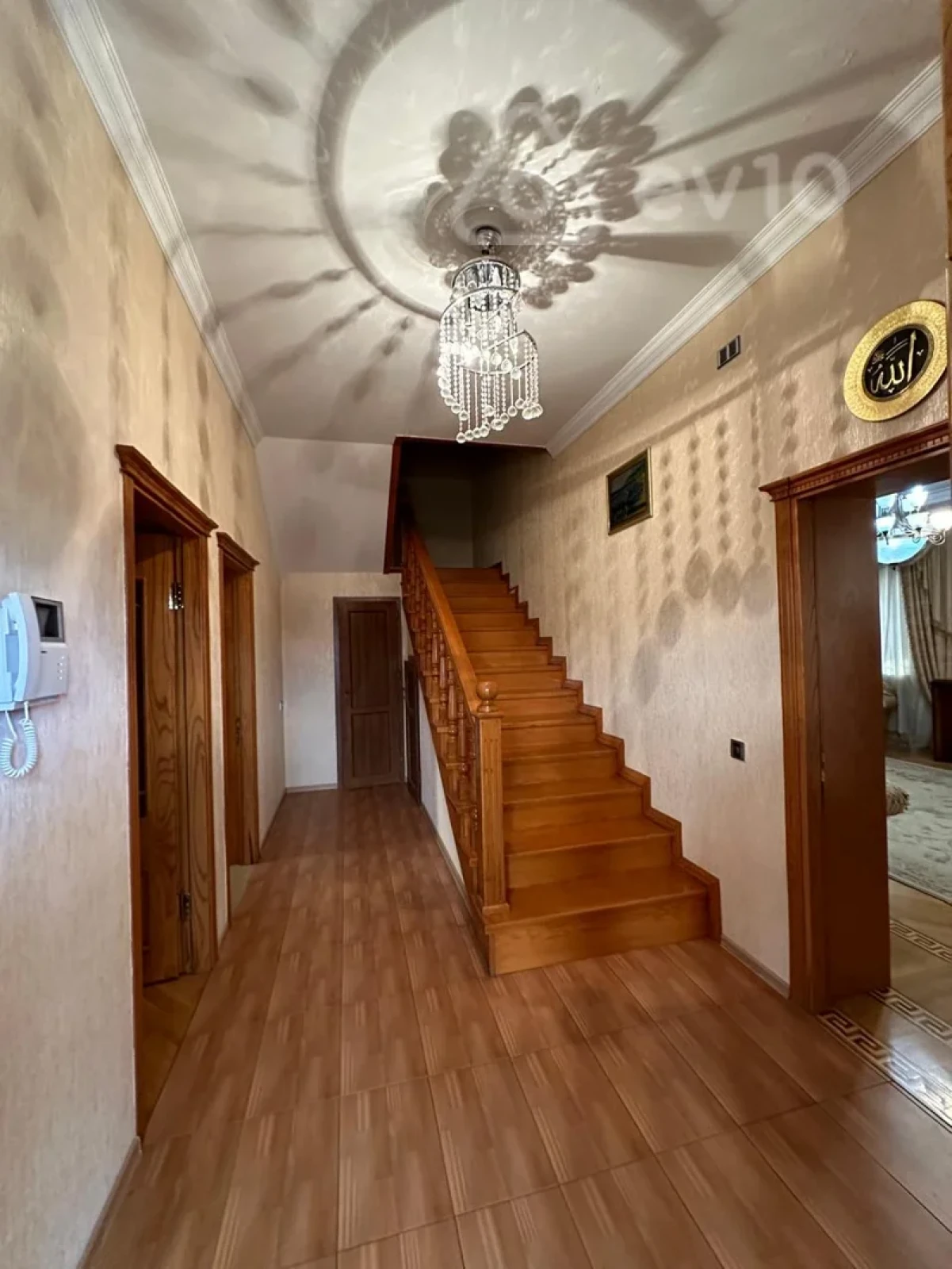 Kirayə verilir 8 otaqlı həyət evi 310 m²