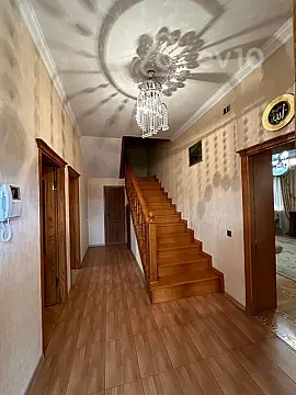 Kirayə verilir 8 otaqlı həyət evi 310 m²