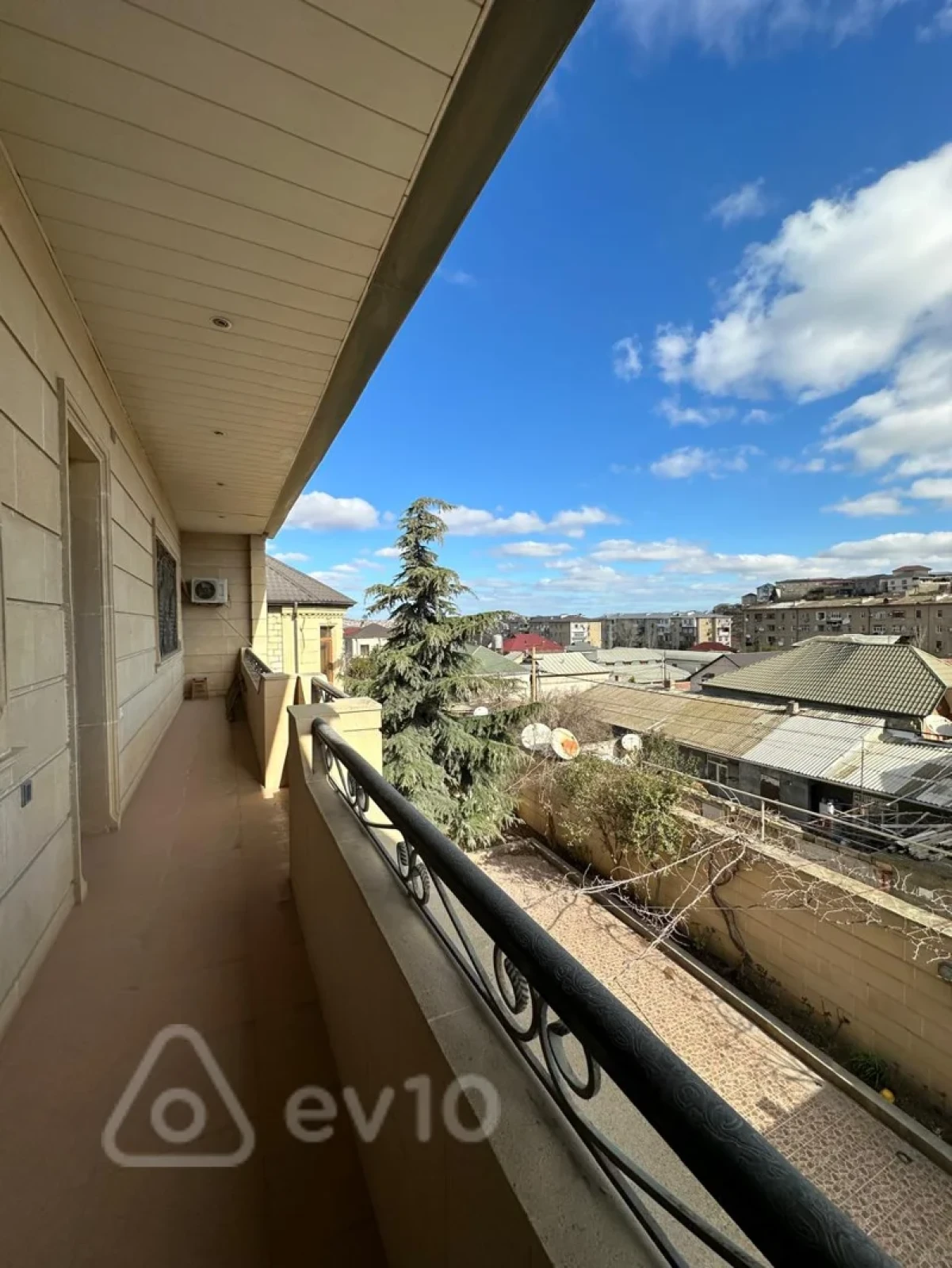 Kirayə verilir 8 otaqlı həyət evi 310 m²