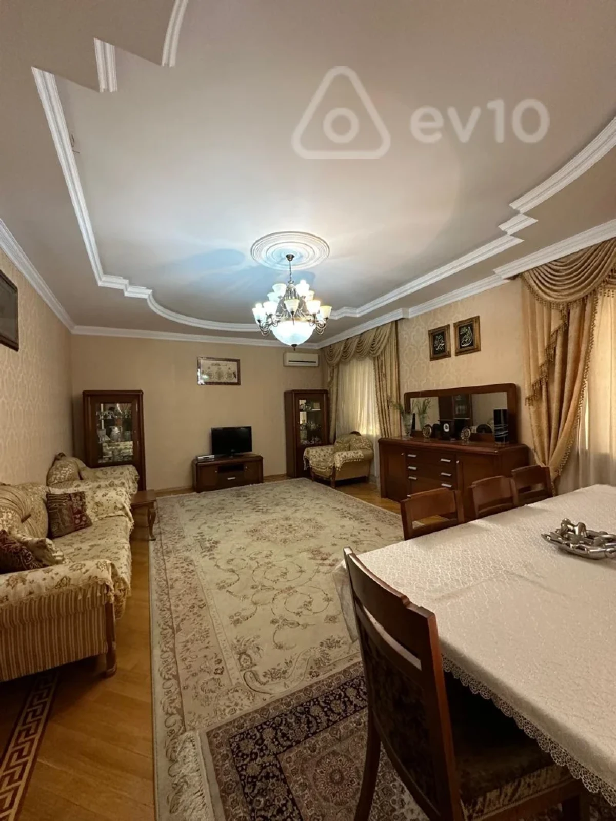 Kirayə verilir 8 otaqlı həyət evi 310 m²