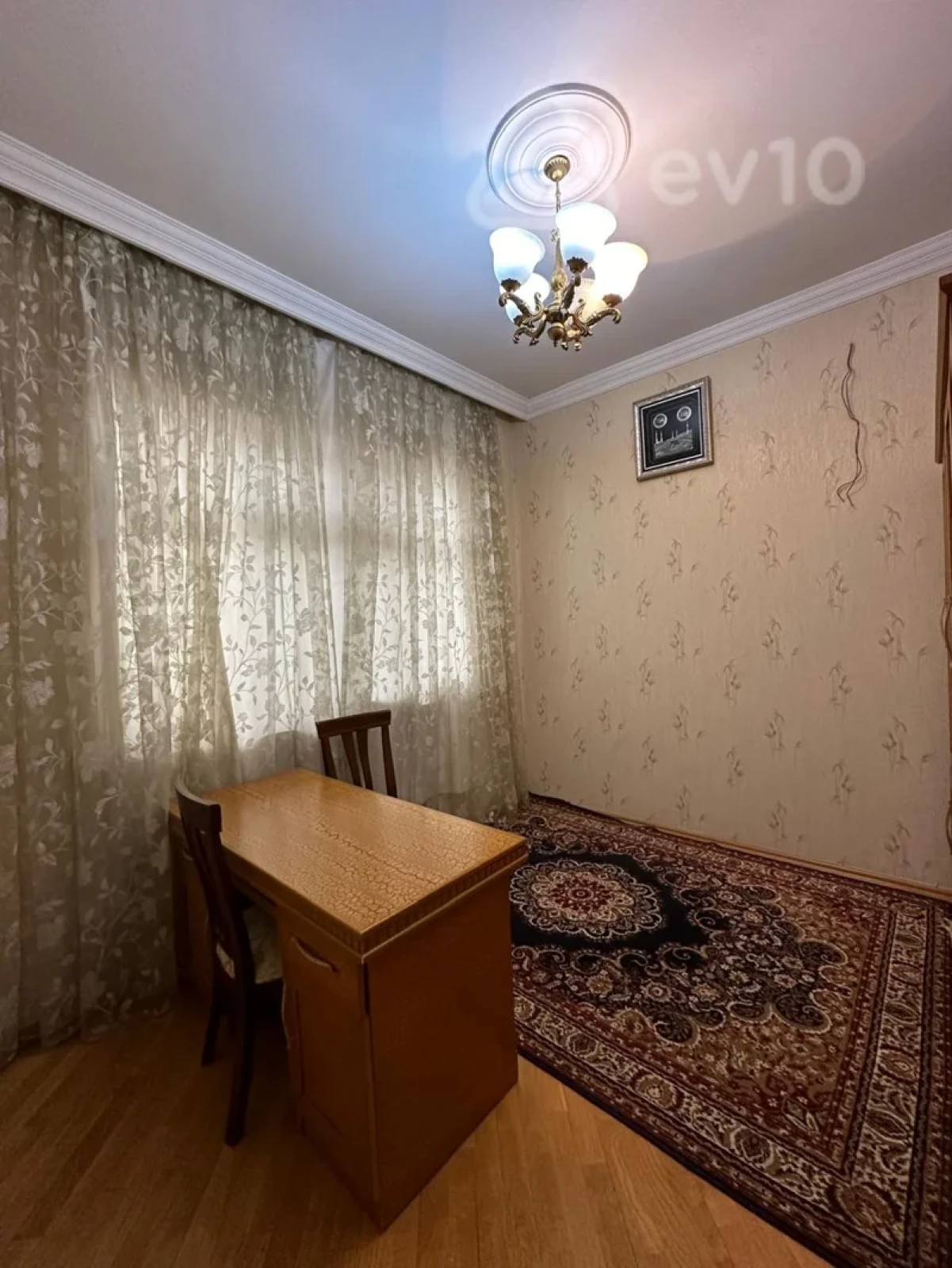 Kirayə verilir 8 otaqlı həyət evi 310 m²