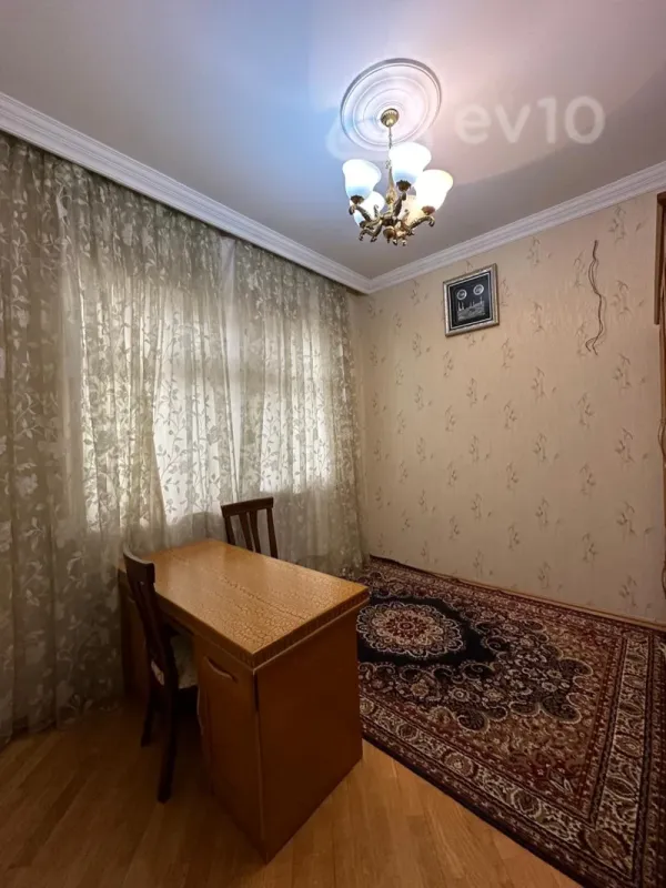 Kirayə verilir 8 otaqlı həyət evi 310 m²
