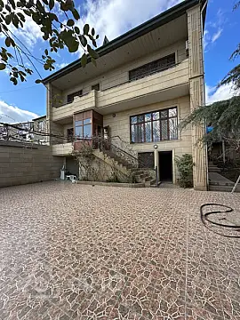 Kirayə verilir 8 otaqlı həyət evi 310 m²
