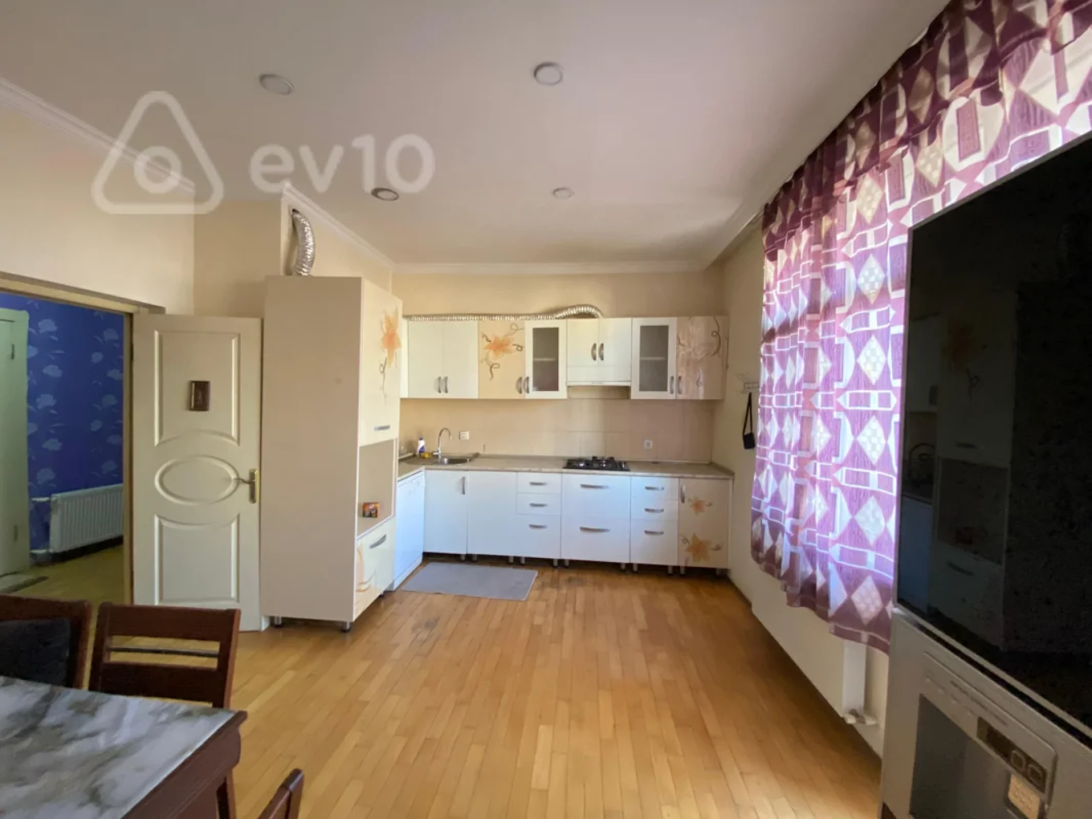 Kirayə verilir 2 otaqlı yeni tikili 105 m²