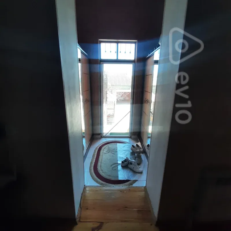 Satılır 8 otaqlı həyət evi 320 m²