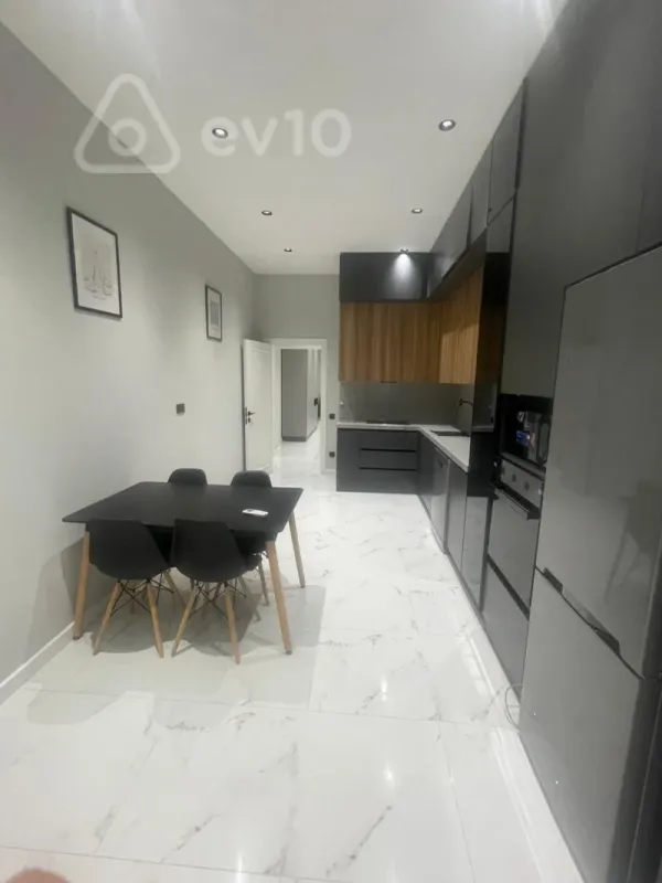 Kirayə verilir 2 otaqlı yeni tikili 117 m²