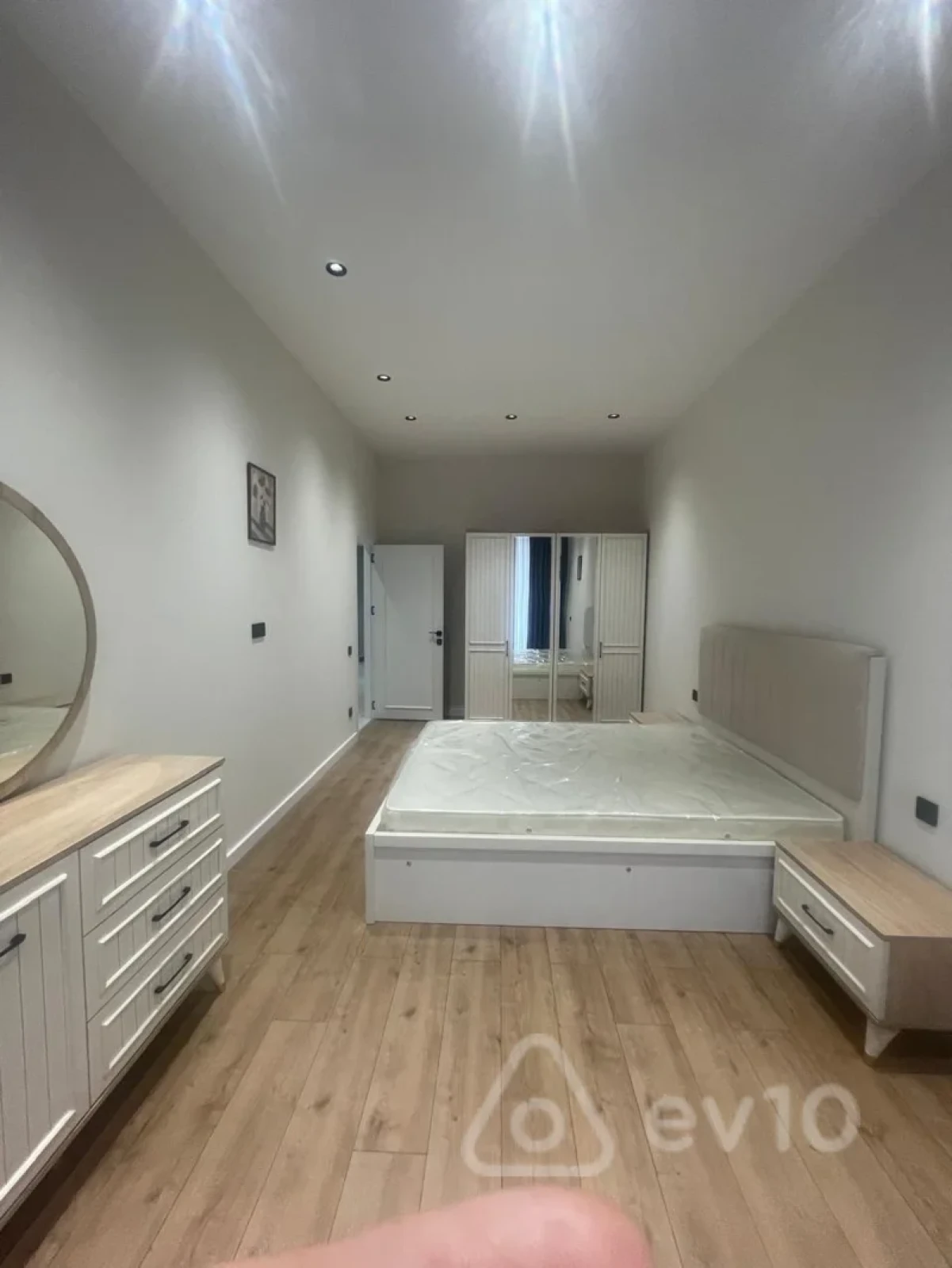 Kirayə verilir 2 otaqlı yeni tikili 117 m²