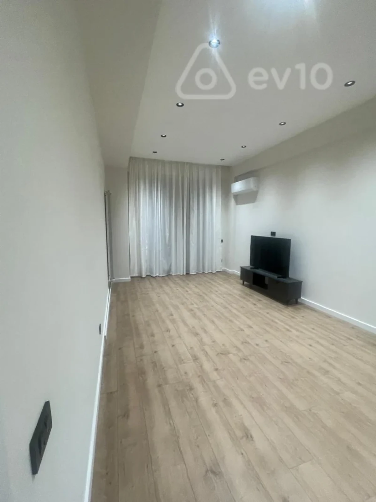 Kirayə verilir 2 otaqlı yeni tikili 117 m²
