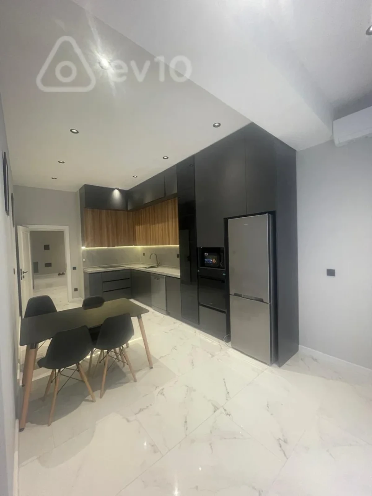 Kirayə verilir 2 otaqlı yeni tikili 117 m²