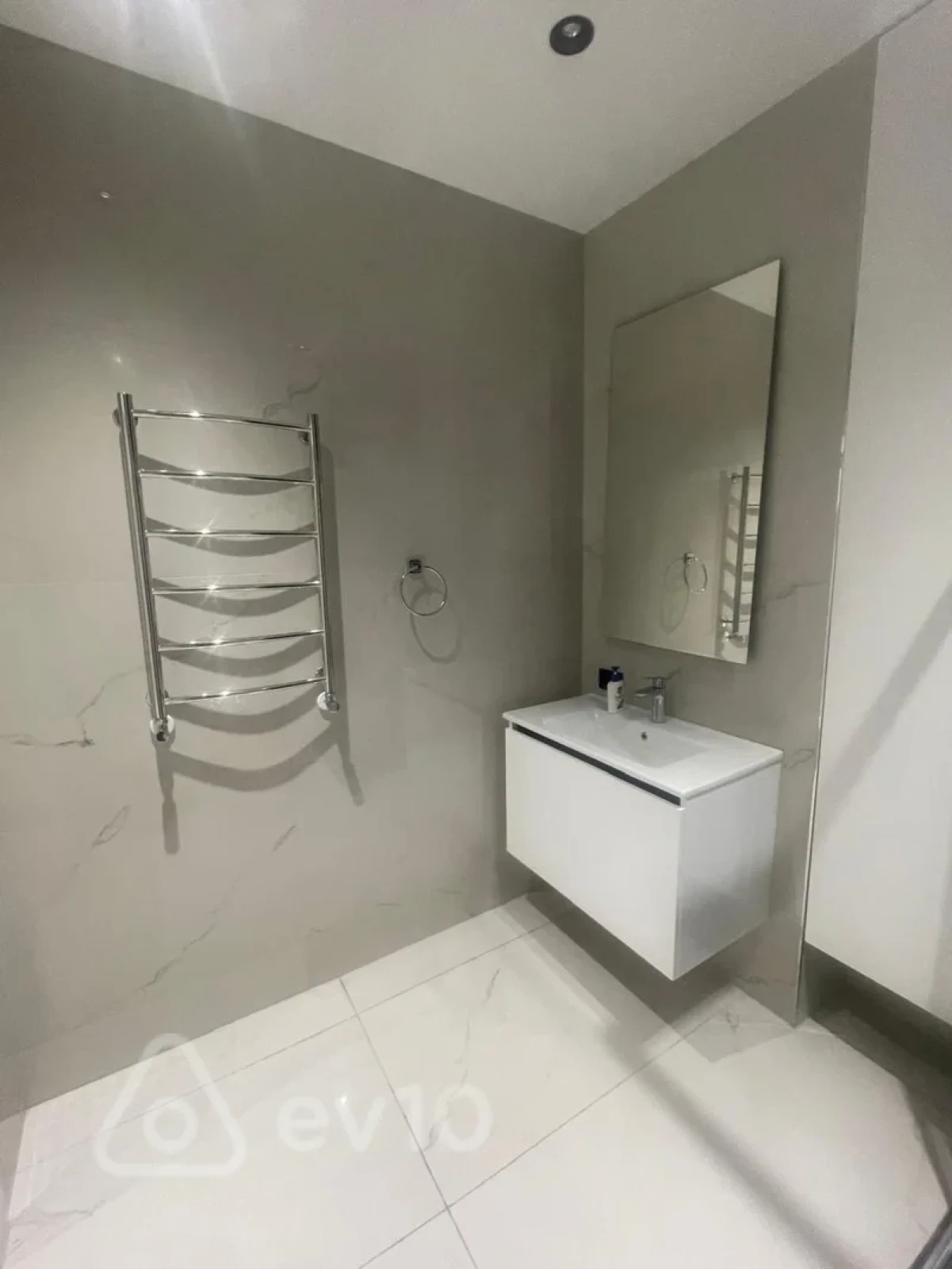 Kirayə verilir 2 otaqlı yeni tikili 117 m²