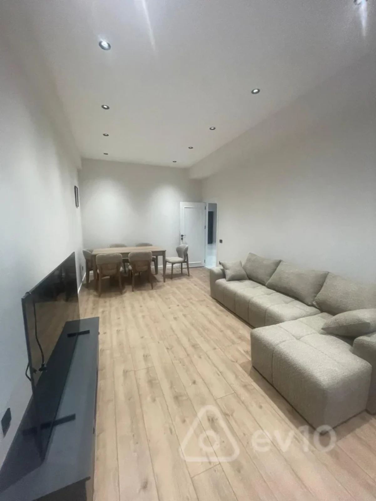 Kirayə verilir 2 otaqlı yeni tikili 117 m²