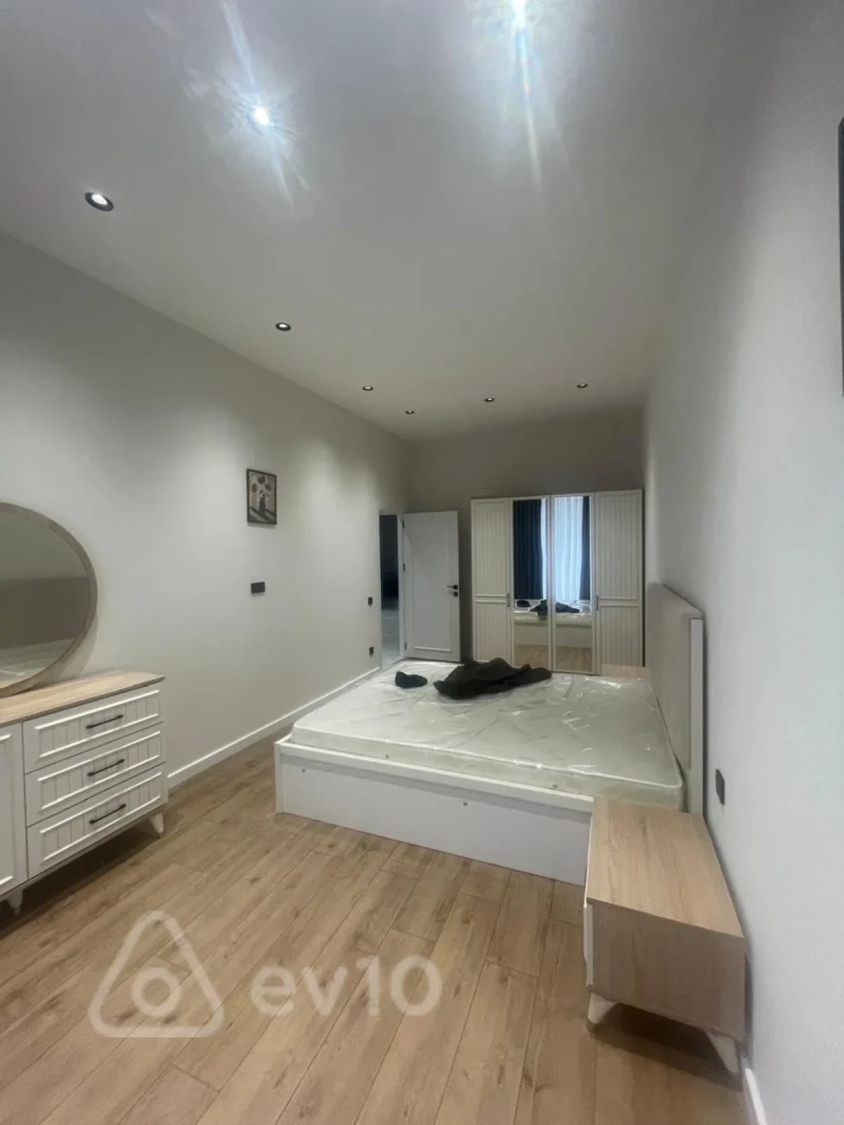 Kirayə verilir 2 otaqlı yeni tikili 117 m²