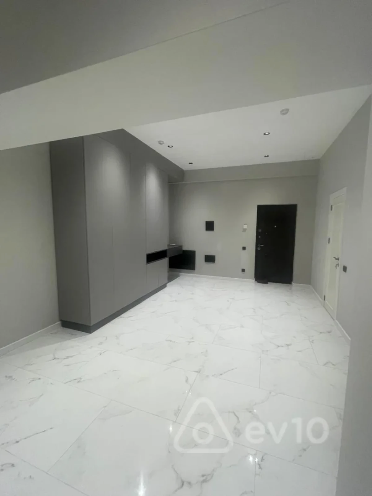 Kirayə verilir 2 otaqlı yeni tikili 117 m²