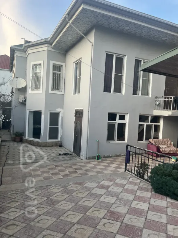 Satılır 9 otaqlı köhnə tikili 350 m²