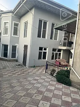 Satılır 9 otaqlı köhnə tikili 350 m²