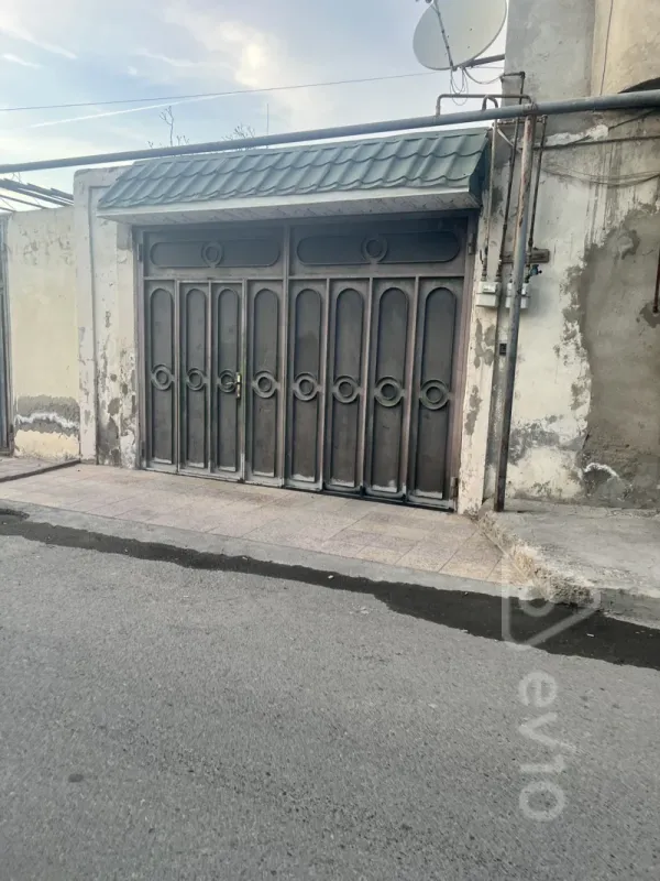 Satılır 9 otaqlı köhnə tikili 350 m²