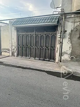 Satılır 9 otaqlı köhnə tikili 350 m²