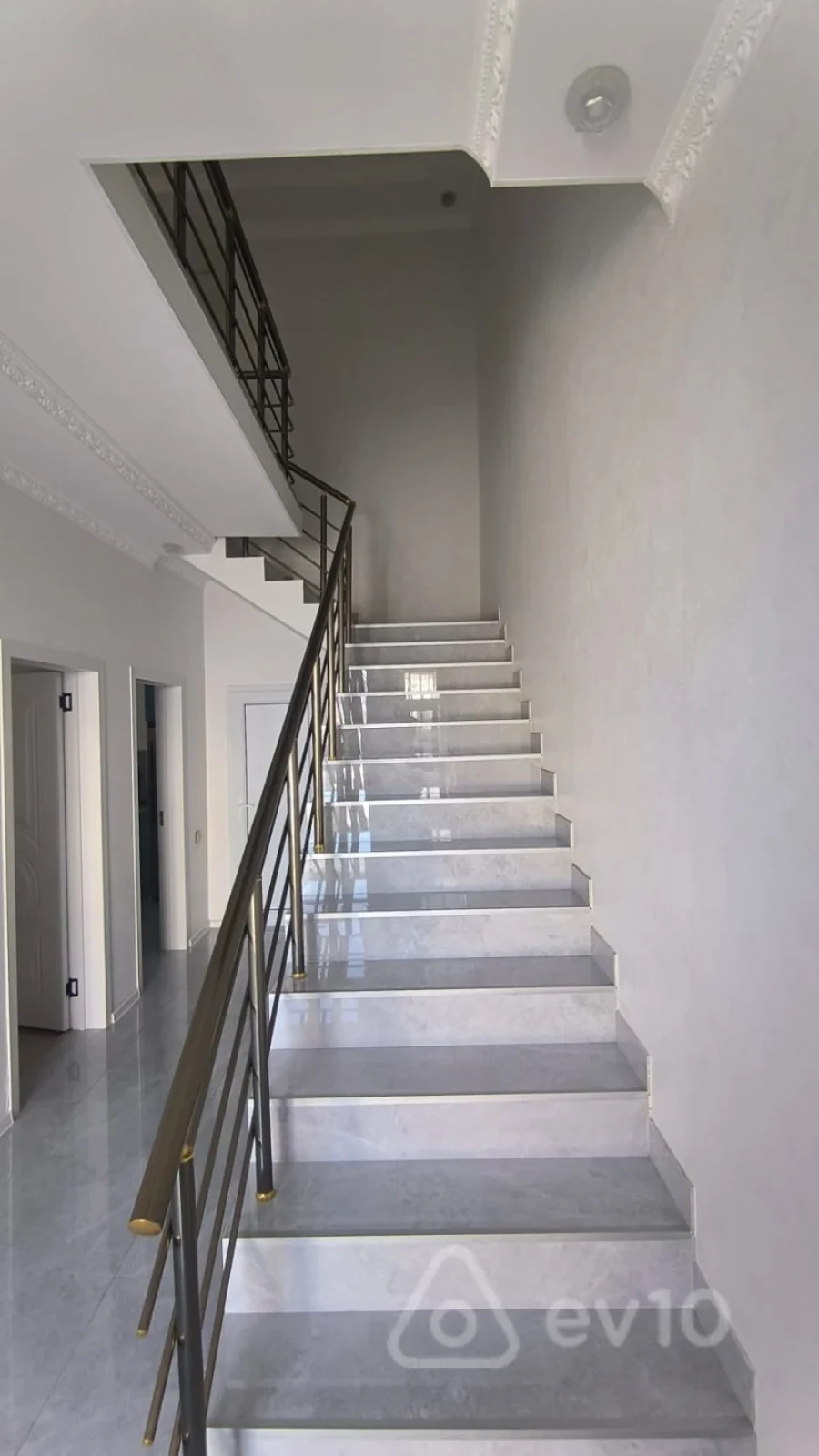Satılır 4 otaqlı həyət evi 130 m²