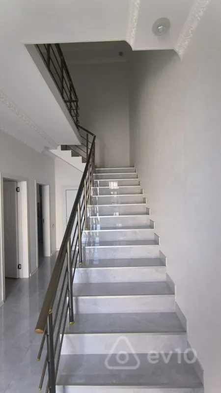 Satılır 4 otaqlı həyət evi 130 m²