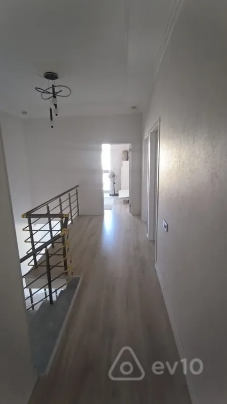 Satılır 4 otaqlı həyət evi 130 m²