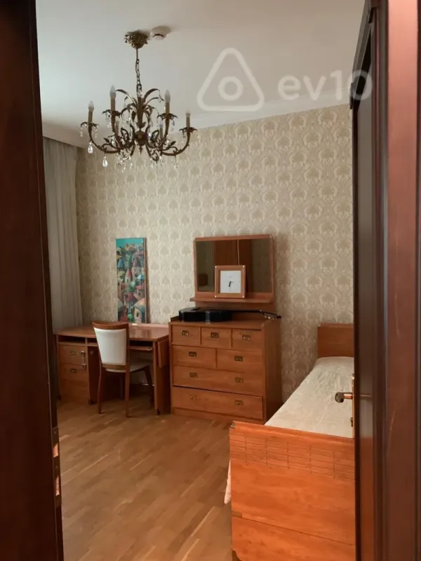 Kirayə verilir 5 otaqlı həyət evi 250 m²