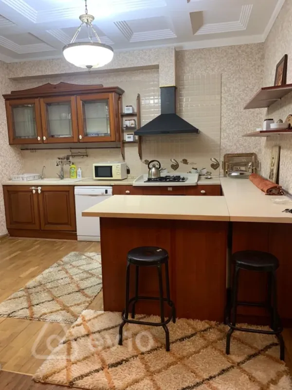 Kirayə verilir 5 otaqlı həyət evi 250 m²