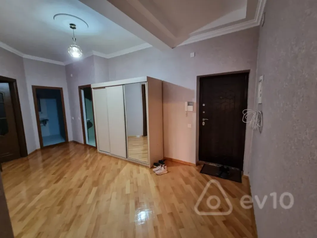 Kirayə verilir 2 otaqlı yeni tikili 90 m²