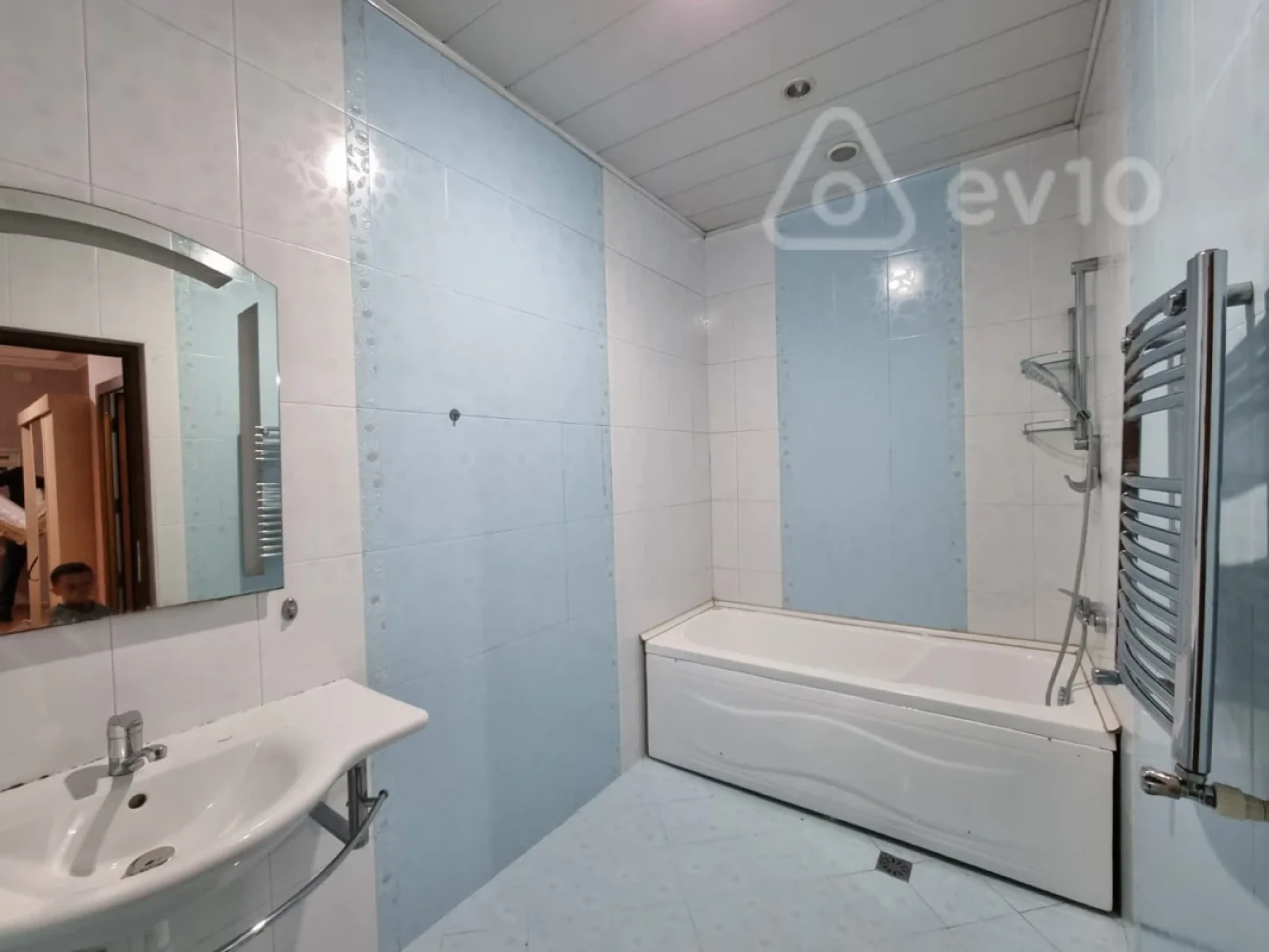 Kirayə verilir 2 otaqlı yeni tikili 90 m²