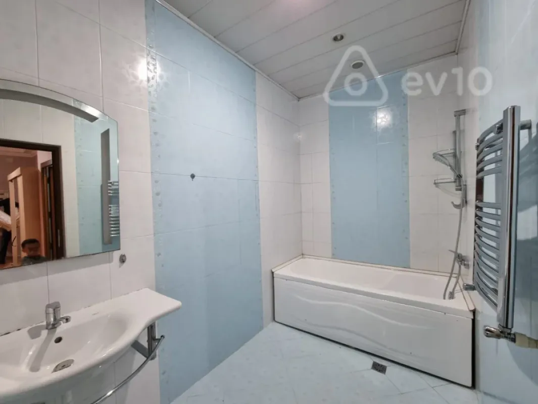 Kirayə verilir 2 otaqlı yeni tikili 90 m²