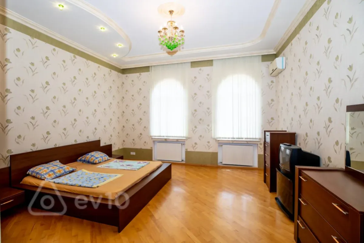 Satılır 7 otaqlı həyət evi 404 m²