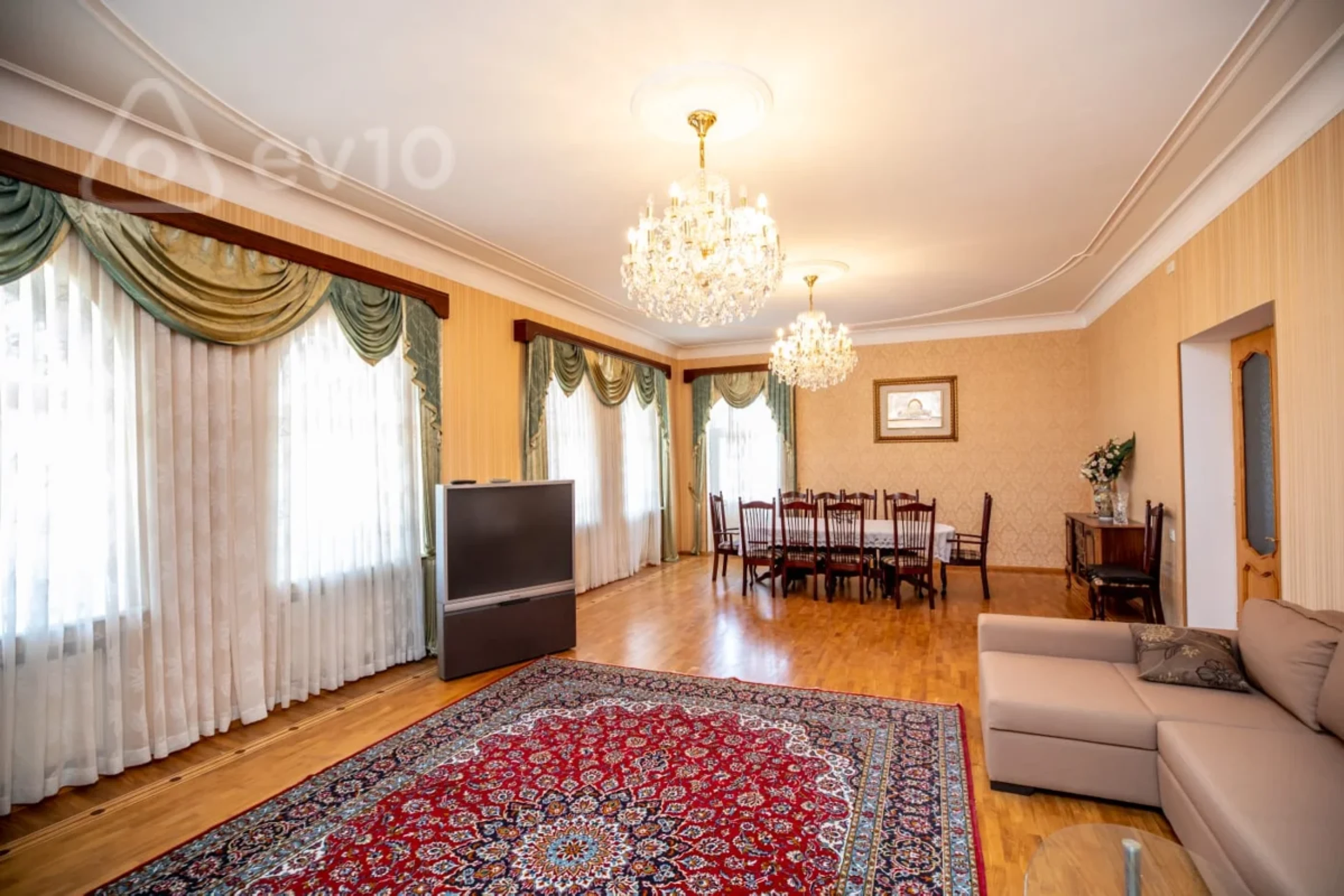 Satılır 7 otaqlı həyət evi 404 m²