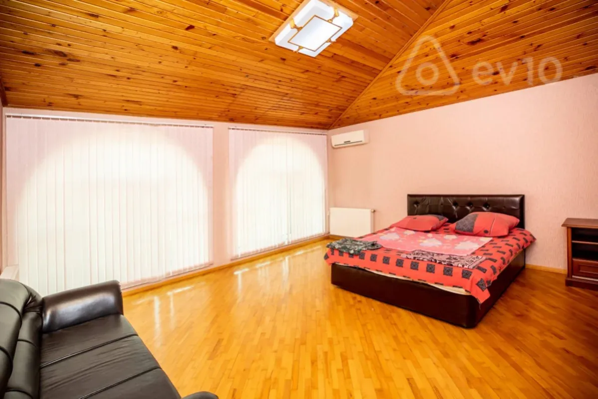 Satılır 7 otaqlı həyət evi 404 m²