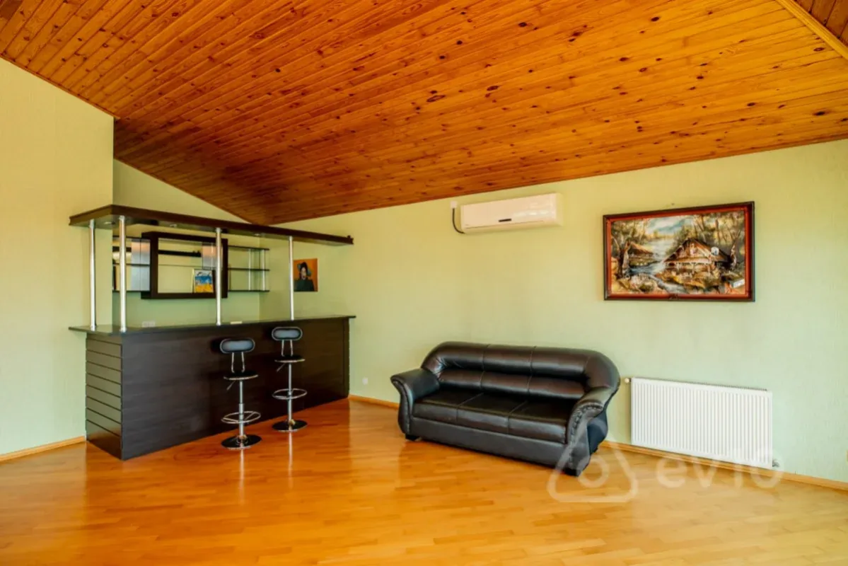 Satılır 7 otaqlı həyət evi 404 m²