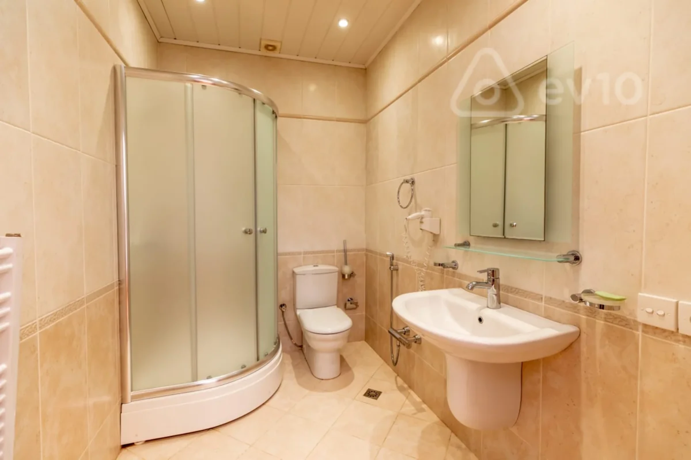 Satılır 7 otaqlı həyət evi 404 m²