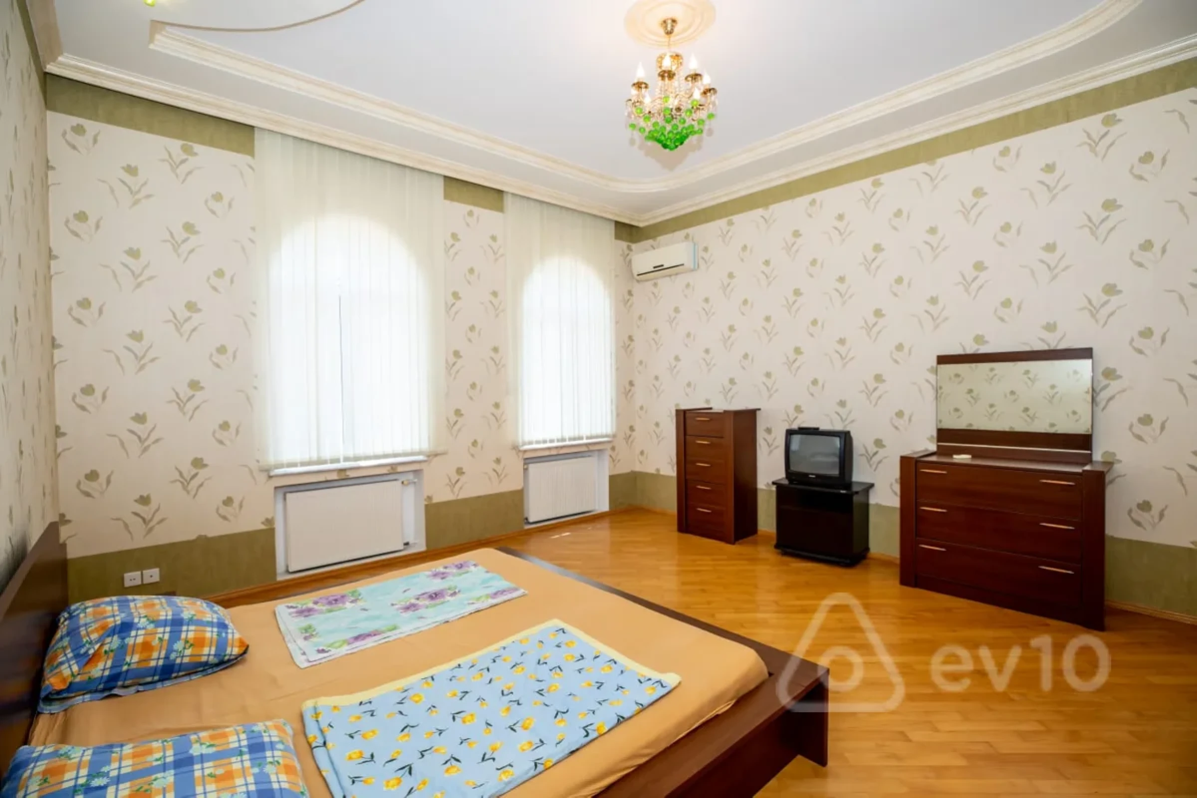 Satılır 7 otaqlı həyət evi 404 m²