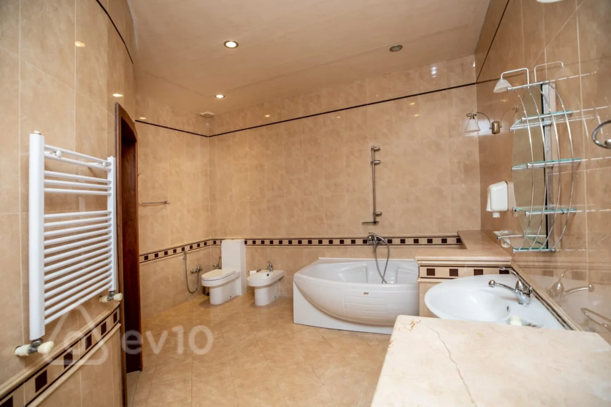 Satılır 7 otaqlı həyət evi 404 m²